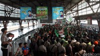 Polisi juga sudah siaga di lokasi.