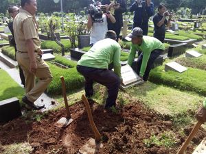 Pembongkaran Makam Fiktif di DKI Terus Dilakukan, Total Sudah 277