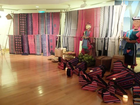 Koleksi pameran kain tenun Hilltribes Thailand (Daniel Ngantung/Wolipop)