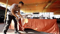 Ada enam agenda pokok yang akan dibahas dalam KLB 3 Agustus di Hotel Marcure, Ancol, Jakarta itu.