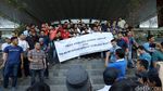 Pengemudi Online Demo di MGK Kemayoran