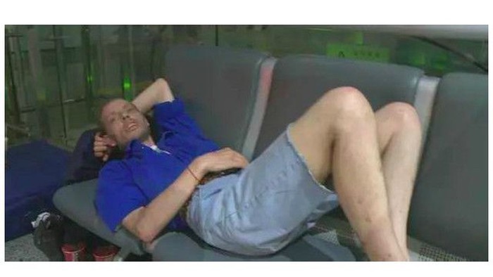 Pria Belanda Rela Tunggu 10 Hari di Bandara China Demi Kekasih dari Internet