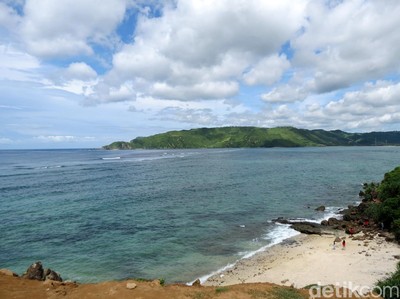 Pantai-pantai Cantik di Indonesia dan Mitos-mitosnya Pantai-pantai Cantik di Indonesia dan Mitos-mitosnya