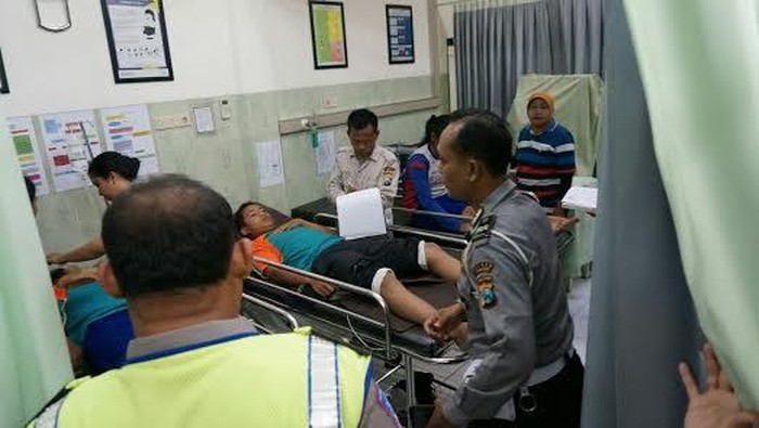 Truk Muat Besi Tabrak Paskibraka di Mojowarno, 11 Siswa Luka