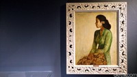  Selain itu, ada lukisan berjudul Rini karya Bung Karno yang baru pertama kalinya diungkap ke publik. Sosok Rini sampai saat ini masih jadi misteri tentang siapa yang menjadi model lukisannya (Wahyu/detikTravel)