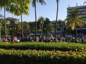 Jelang KLB PSSI, Ratusan Polisi Siaga di Hotel Mercure Antisipasi Demo Bonek