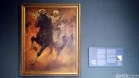 Ada pula karya Basoeki Abdullah tentang Pangeran Diponegoro yang begitu gagah saat akan memimpin perang. Konon, penggambaran Pangeran Diponegoro seperti ini didapat Basoeki saat menjalin komunikasi dengan Nyi Roro Kidul (Wahyu/detikTravel)