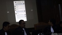 Dalam tersebut dihadirkan sejumlah percakapan Sudung dengan Marudut.