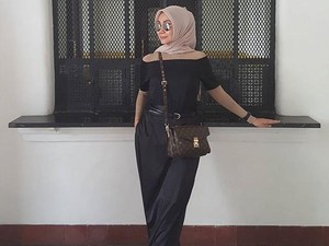 Foto: Inspirasi Padu Padan Busana Off Shoulder dari Selebriti Berhijab
