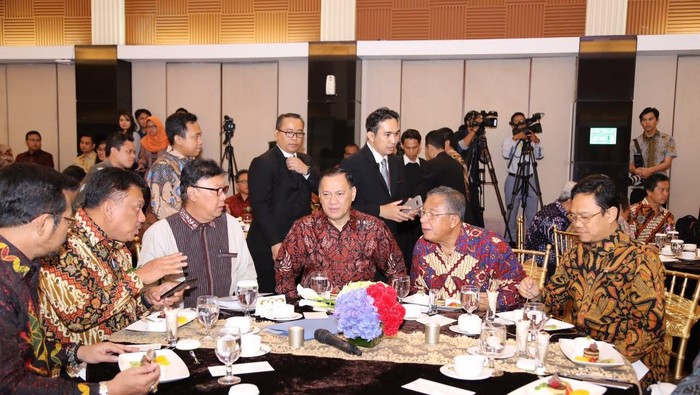 Cerita Darmin Soal Susi yang Ngotot Usir Kapal Asing dari RI