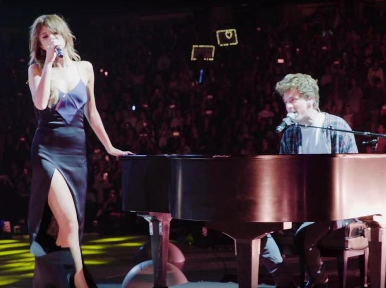 Terungkap! Selena Gomez dan Charlie Puth Rekaman di Dalam Lemari Terungkap! Selena Gomez dan Charlie Puth Rekaman di Dalam Lemari