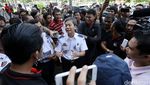 Pengemudi Online Demo di MGK Kemayoran