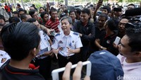Aksi mereka sebagai bentuk protes dan tak terima kawan-kawan mereka di razia oleh Dinas Perhubungan dan Transportasi (Dinhubtrans) DKI Jakarta.