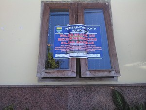 Tunggak Pajak, Warung Bakso di Kota Bandung Ditempeli Stiker Peringatan