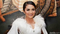 Terhitung ada sederet album yang Krisdayanti telurkan, di antranya Sayang (1998), Menghitung Hari (1999), Mencintaimu (2000), Cahaya (2004), dan lain-lain. Foto: Gus Mun/detikHOT