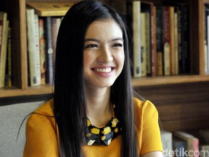 Ayahnya Selalu Sibuk, Raline Shah Cuma Ingin Bilang Hal Ini