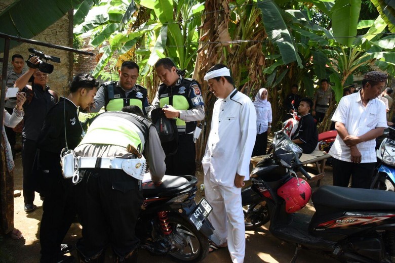 Polisi Minta Orangtua Tak Fasilitasi Anak Bawa Kendaraan ke Sekolah Polisi Minta Orangtua Tak Fasilitasi Anak Bawa Kendaraan ke Sekolah