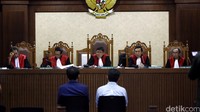 Ariesman didakwa menyuap Sanusi lewat Trinanda sebesar Rp 2 miliar. Suap tersebut diberikan sebagai imbalan untuk Sanusi terkait dengan pembahasan Raperda reklamasi.