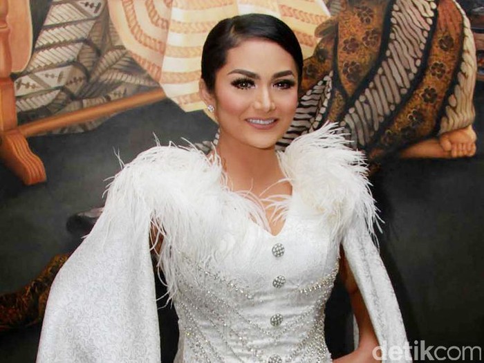 Krisdayanti Berambisi Teruskan Bakat Nyanyi ke Amora