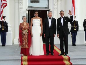 Michelle Obama Tampil Elegan Pakai Gaun Desainer Favorit Lady Gaga