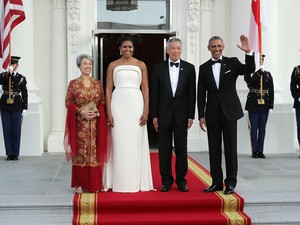 Michelle Obama Tampil Elegan Pakai Gaun Desainer Favorit Lady Gaga