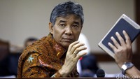 Kepala Kejaksaan Tinggi DKI Jakarta Sudung Situmorang dihadirkan sebagai saksi untuk terdakwa Sudi Wantoko dan Dandung Pamularno.