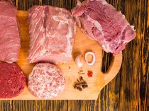 Perbedaan Daging Sapi dan Kambing dari Warna, Rasa, Hingga Nutrisinya