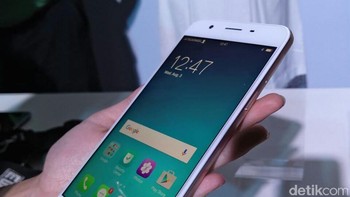 Oppo F1s memiliki bentang layar 5,5 inch dengan resolusi HD. Foto: detikINET/Yudhianto
