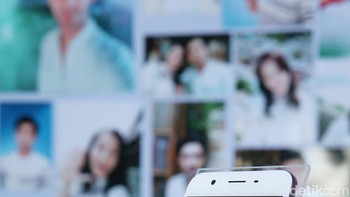 Oppo F1s dibanderol dengan harga Rp 3,799,000. Foto: detikINET/Ari Saputra