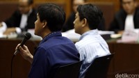 Ariesman Widjaja dan Trinanda Prihantoro saling menjadi saksi dan terdakwa dalam persidangan kali ini untuk kasus dugaan suap perda reklamasi pantai utara Jakarta.