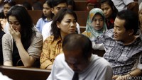 Menurut Slamet, lapisan luar lambung Mirna sudah rusak karena mengalami iritasi. Penyebab iritasi yakni akibat adanya zat-zat yang bersifat korosif (merusak jaringan tubuh). Penyebab bagian tubuh korosif biasanya berupa sianida, arsen, asam sulfat (H2S04). Zat-zat tersebut bersifat racun.