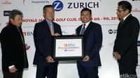 Presiden Direktur BNI Achmad Baiquni, bersama Founder of The Indonesian Masters and Chairman of Asian Tour Jimmy Masrin, COO of Royale Jakarta Golf Club George Chandra, dan Chairman of PGA Tour of indonesia Johanes Dermawan, saat konferensi pers BNI Indonesian Masters 2016 di Jakarta, Rabu (3/7/2016).