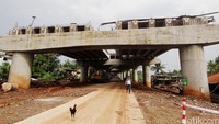 Proyek Tol Desari terbagi menjadi 2 seksi. Seksi I memiliki panjang 12 km dan membentang dari Jalan Pangeran Antasari hingga Jalan Sawangan. Sementara seksi II yang memiliki panjang 9,5 km dan membentang dari Jalan Sawangan hingga Jalan Bojonggede baru akan dikerjakan pada 2023 mendatang.