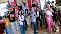 Ritual yang menjadi ciri khas acara Abnon, flashmob Ondel-ondel. Pool/Ismail/detikFoto.