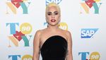 Lady Gaga Tampil Elegan