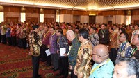 Presiden Jokowi menyapa para kepala daerah yang hadir dalam rapat bertema Memperkuat Sinkronisasi Kebijakan Pusat dan Daerah Guna Mempercepat Pembangunan Infrastruktur dan Pembenahan Tata Niaga Pangan. Rusman/Setpres/detikFoto.