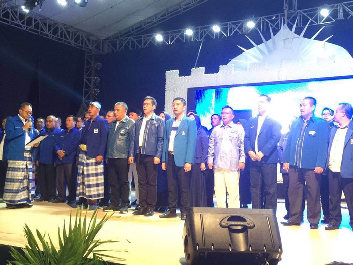 Lantik Pengurus PAN Sultra, Zulkifli: Jangan Berpolitik Gaduh