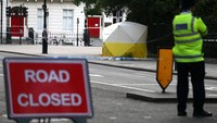 Polisi London melumpuhkan pelaku dengan senjata kejut listrik, usai pelaku menewaskan satu orang wanita dan melukai 5 orang lainnya. Neil Hall/Reuters.