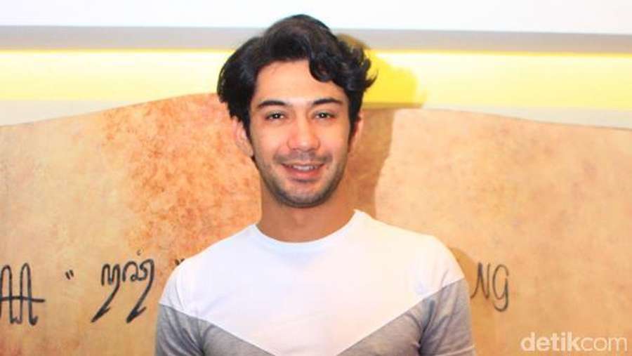 Reza Rahadian dan Chelsea Islan di Jumpa Pers 'Bunga 