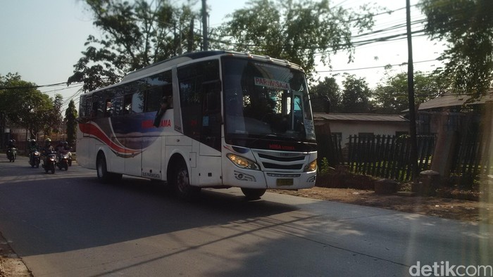 Bonek Pulang ke Surabaya Naik KA dari Senen, Dikawal Intel dan Brimob