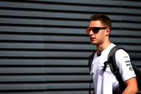 Stoffel Vandoorne juga berpengalaman di Formula 1. Kini ia memperkuat tim Mercedes-Benz EQ Formula E Team. 