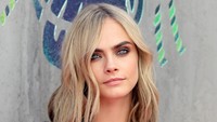 Makeup smokey eyes membuatnya semakin terlihat sensasional. Chris Jackson/Getty Images/detikFoto.