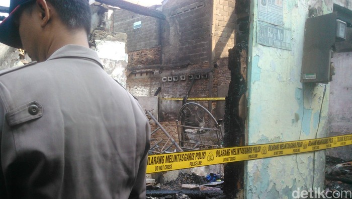 Kebakaran di Tanah Abang Hanguskan 12 Rumah