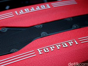 Pencuri Ferrari Ketangkap Saat Isi Bensin