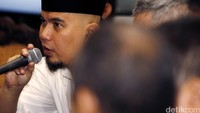 Ahmad Dhani menyebut alasan mendukung Rizal Ramli untuk maju di Pilgub DKI, karena berani menolak reklamasi teluk Jakarta.