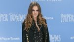 Parade Gaya Necis dan Stylish Cara Delevingne