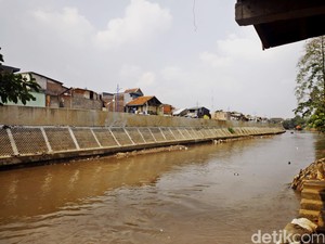 4.989 Rumah di Bogor Buang Tinja dan Sampah ke Sungai Ciliwung