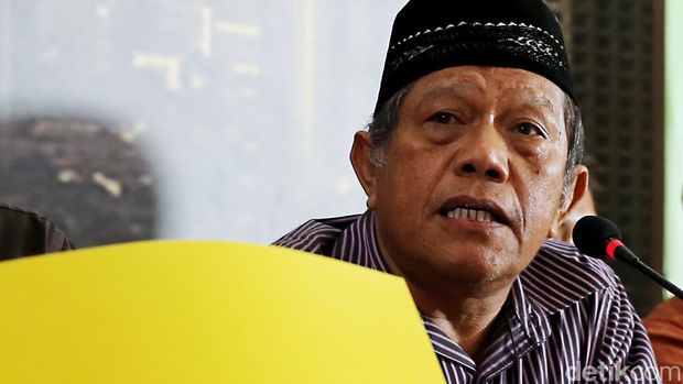 aktifis, lawyer, tokoh gerakan buruh, politisi Muchtar Pakpahan