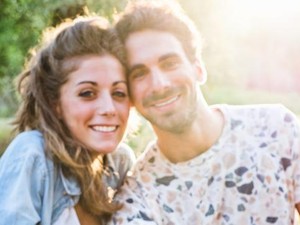 Saran Psikolog untuk Orangtua yang Anaknya Pamer Foto Mesra di Socmed