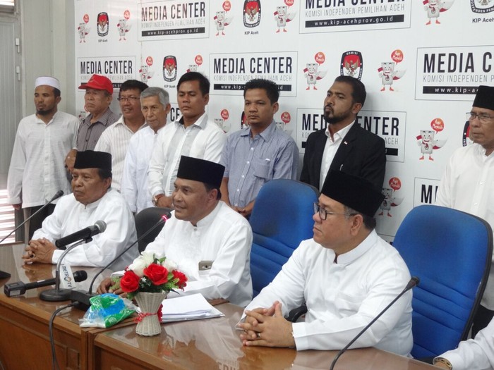 Abdullah Puteh Daftar Cagub Aceh dari Jalur Independen, Bawa 188 Ribu KTP